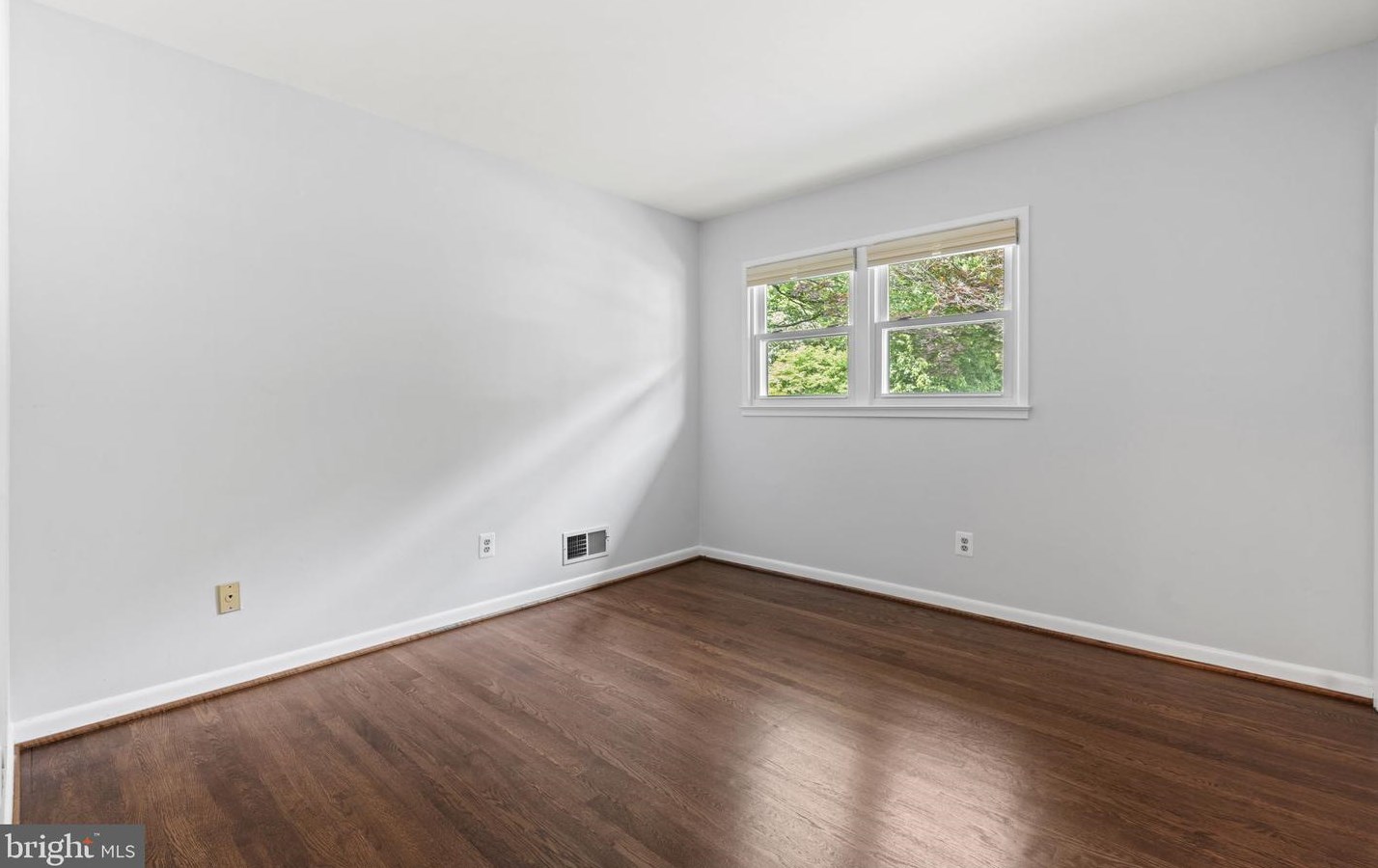 708 Skyline Ct, Vienna VA  exterior