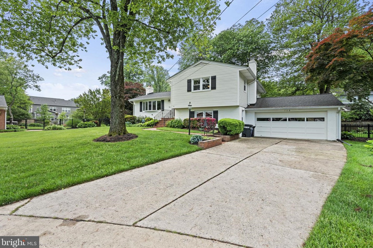 708 Skyline Ct, Vienna VA  exterior