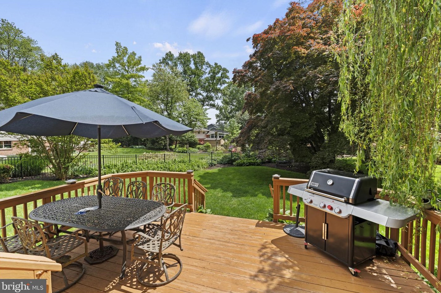 708 Skyline Ct, Vienna VA  exterior