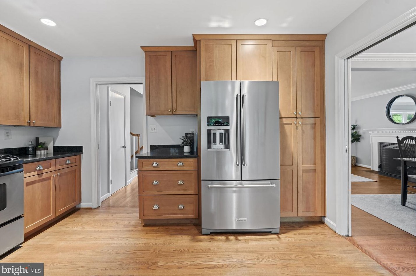 708 Skyline Ct, Vienna VA  exterior