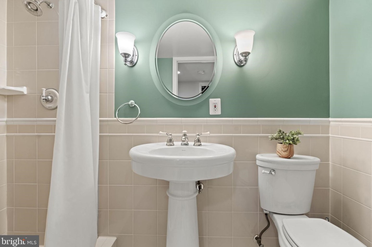 708 Skyline Ct, Vienna VA  exterior