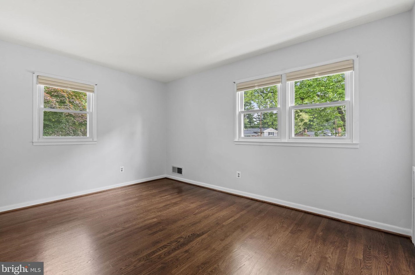 708 Skyline Ct, Vienna VA  exterior