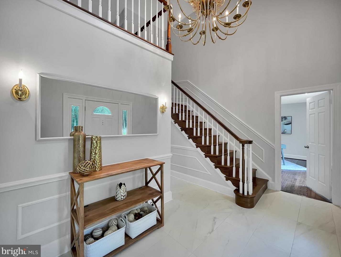 2045 Hunter Mill Rd, Vienna VA  22181-2836 exterior