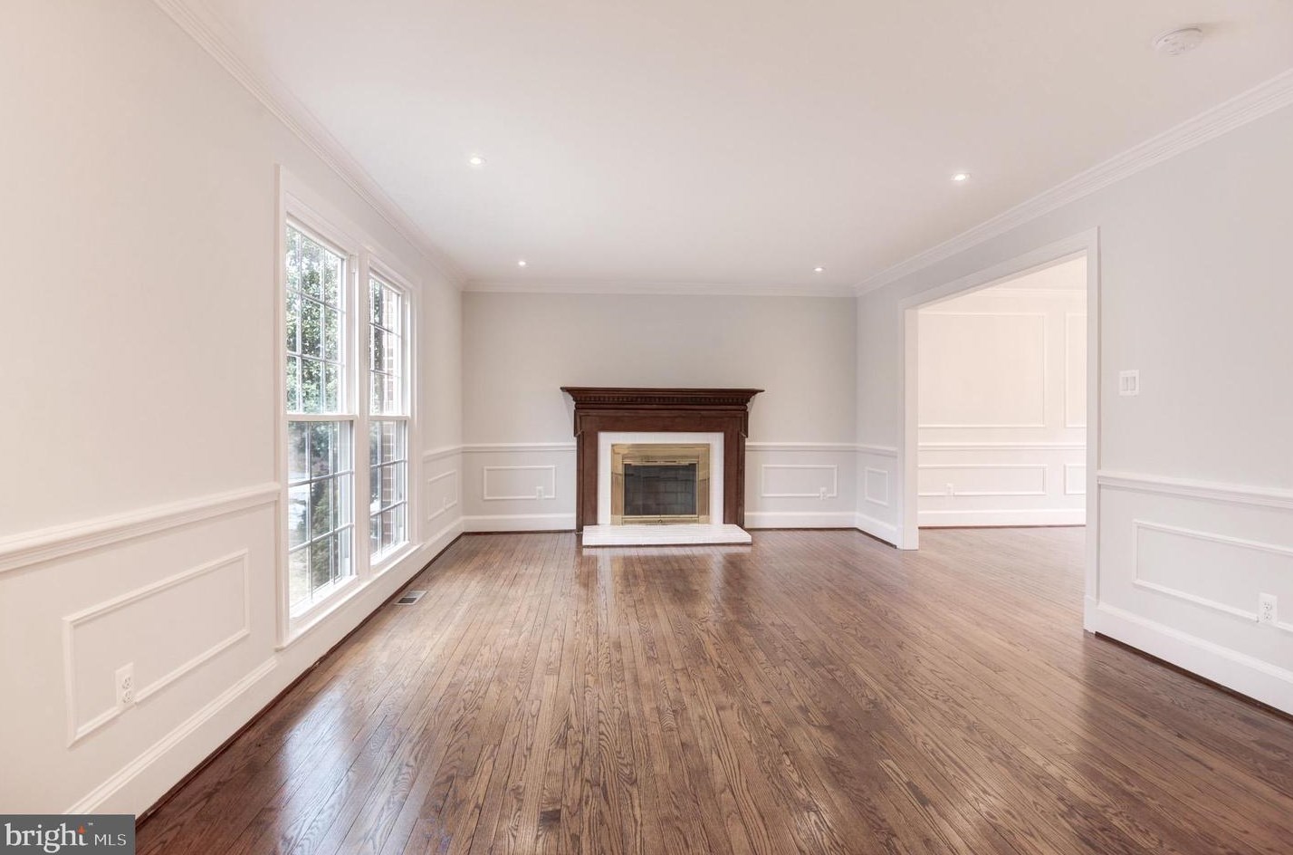 2045 Hunter Mill Rd, Vienna VA  22181-2836 exterior