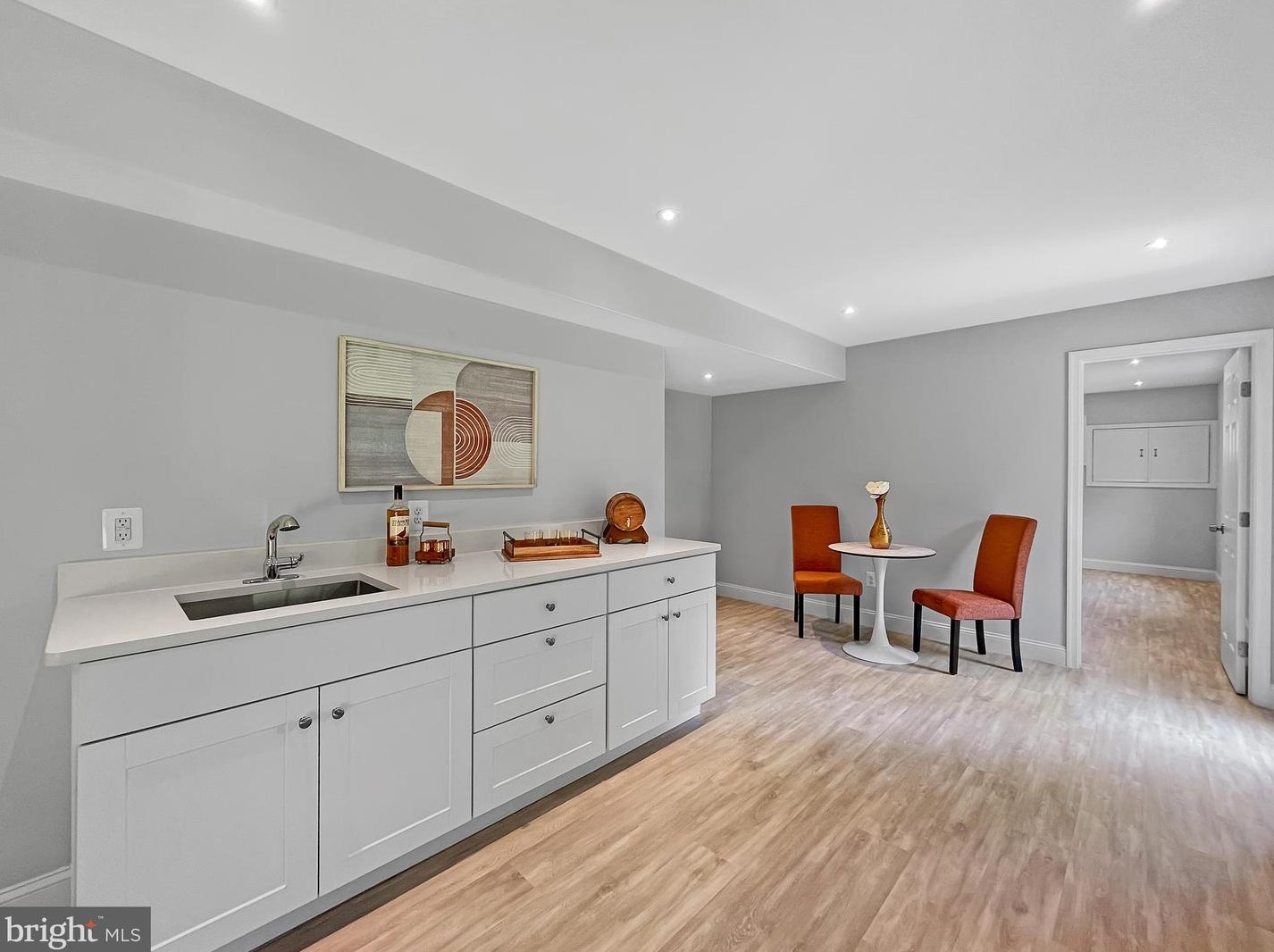 2045 Hunter Mill Rd, Vienna VA  22181-2836 exterior