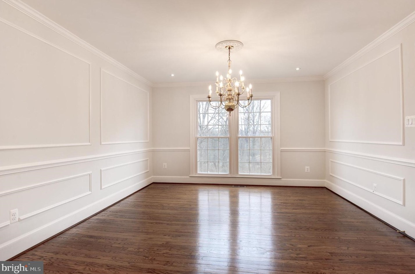 2045 Hunter Mill Rd, Vienna VA  22181-2836 exterior