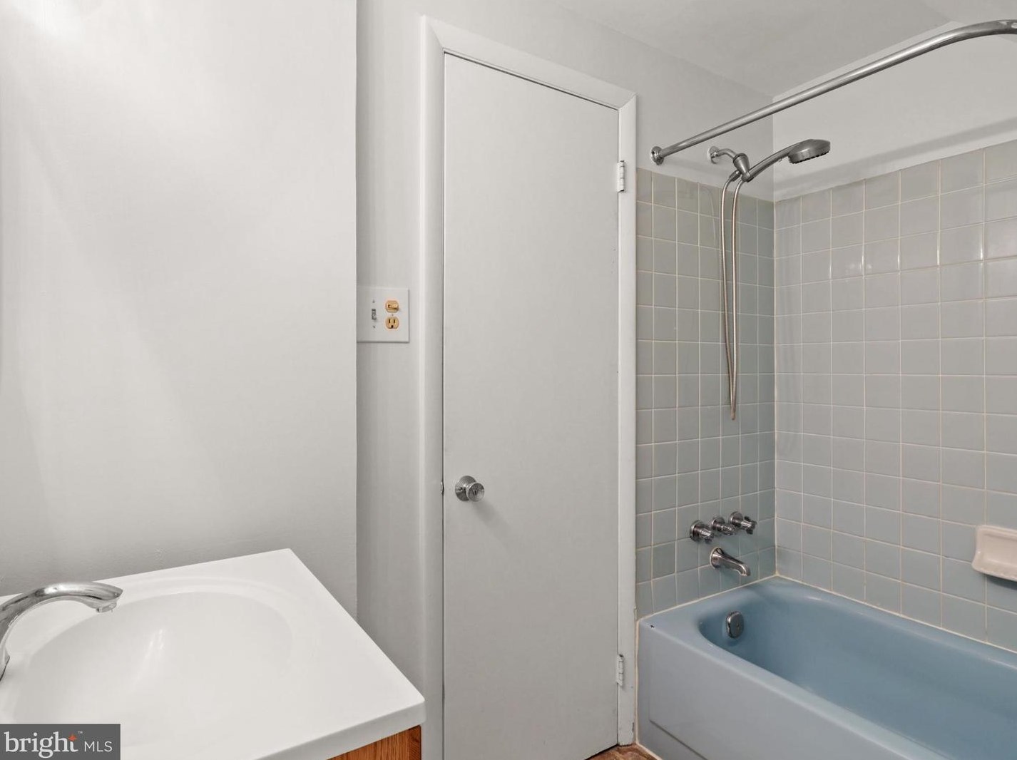 13222 Parson Ln, Fairfax VA  22033-3402 exterior