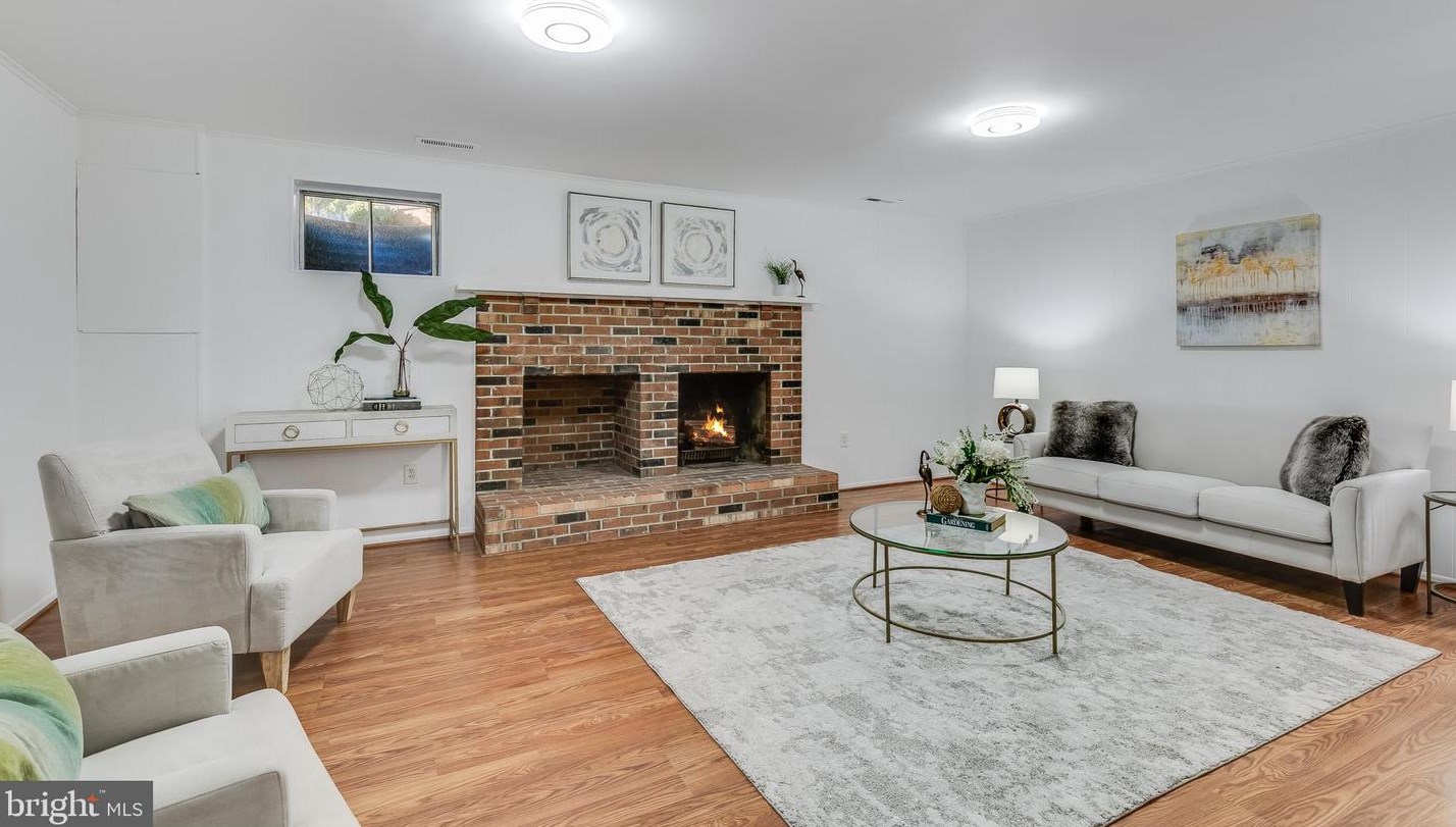 3004 Seven Oaks Pl, Falls Church VA  22042-3152 exterior