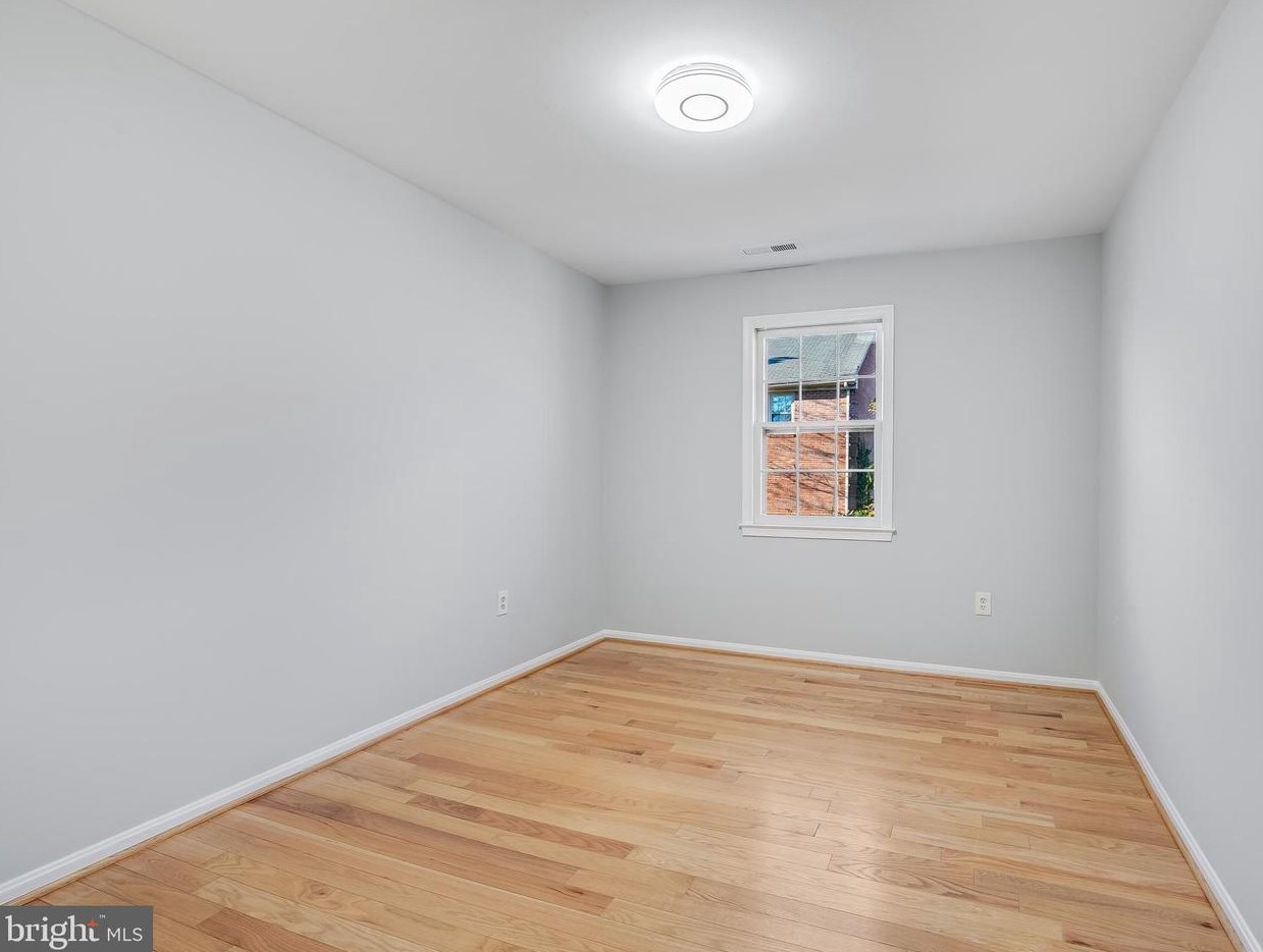 3004 Seven Oaks Pl, Falls Church VA  22042-3152 exterior