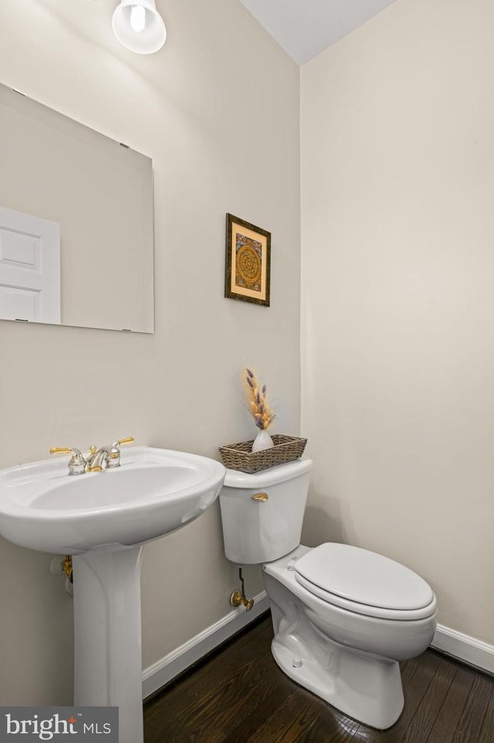 4078 Walnut Cove Cir, Fairfax VA  22033-6233 exterior