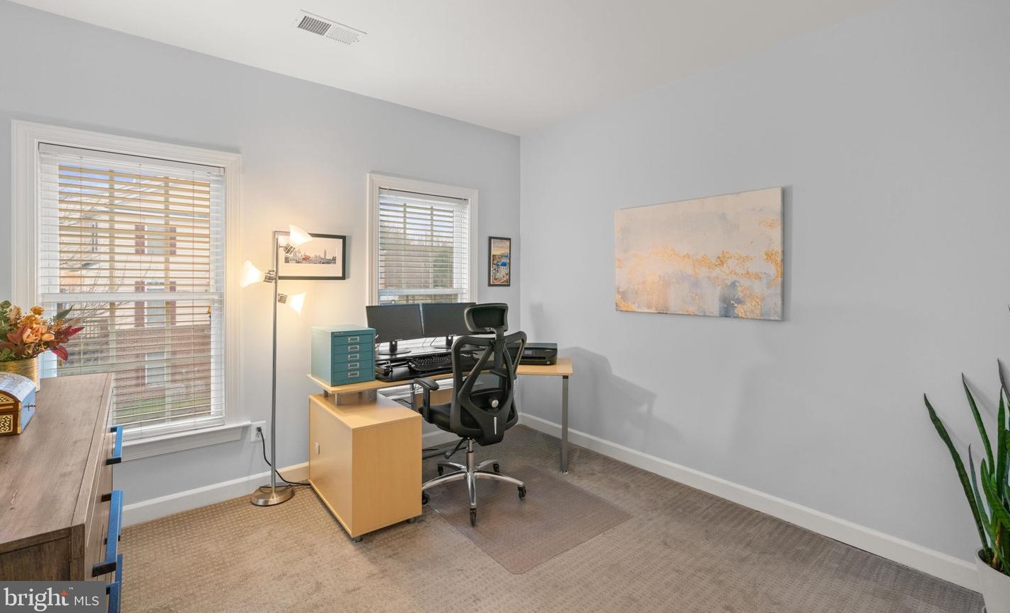 4078 Walnut Cove Cir, Fairfax VA  22033-6233 exterior
