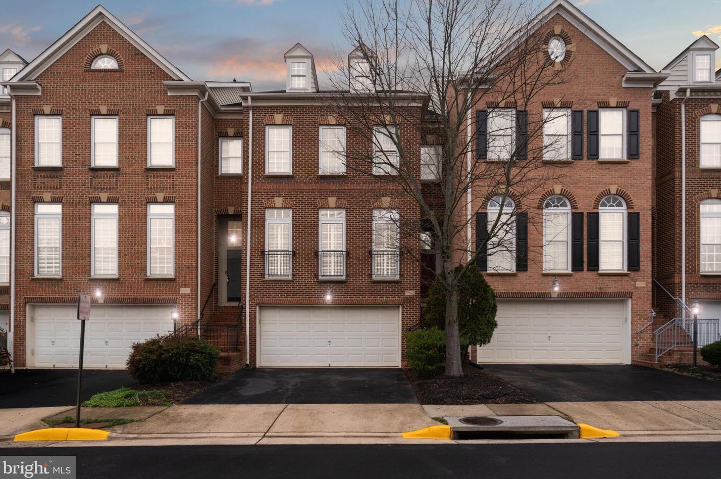 4078 Walnut Cove Cir, Fairfax VA  22033-6233 exterior