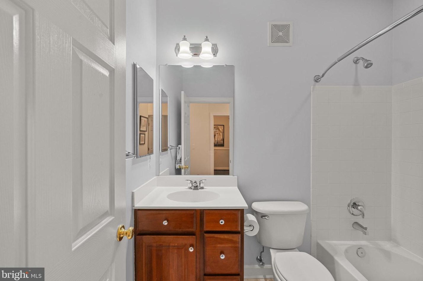 4078 Walnut Cove Cir, Fairfax VA  22033-6233 exterior