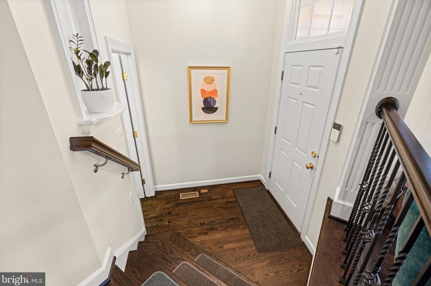 4078 Walnut Cove Cir, Fairfax VA  22033-6233 exterior