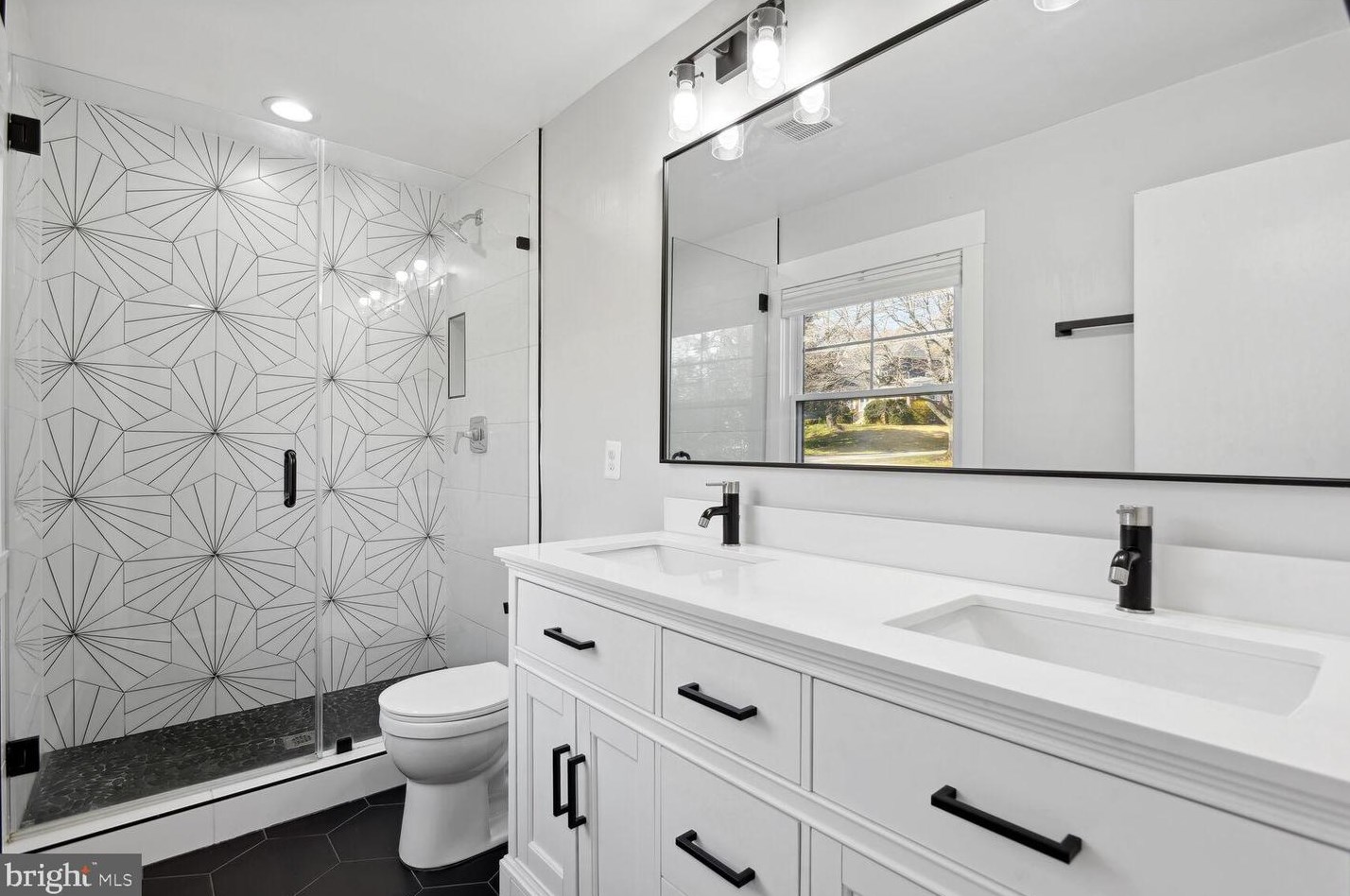 9229 Brian Dr, Vienna VA  22180-6116 exterior