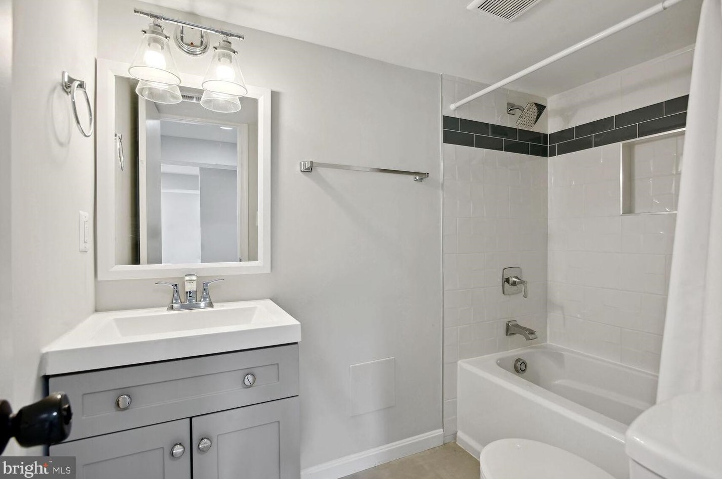 9229 Brian Dr, Vienna VA  22180-6116 exterior