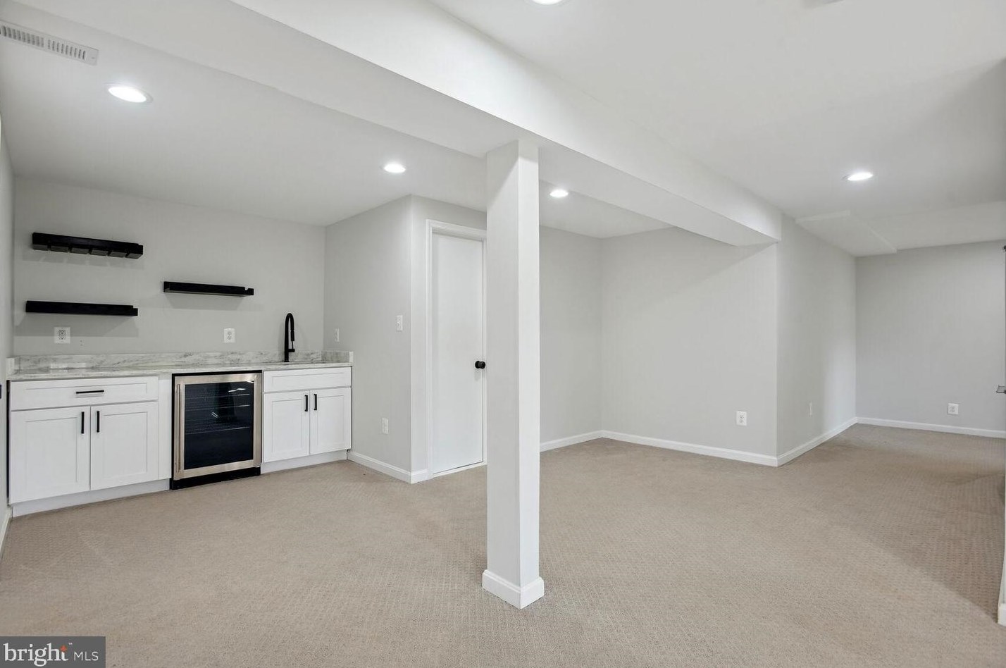 9229 Brian Dr, Vienna VA  22180-6116 exterior