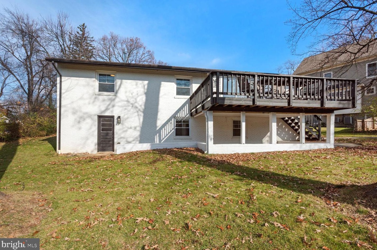 9229 Brian Dr, Vienna VA  22180-6116 exterior