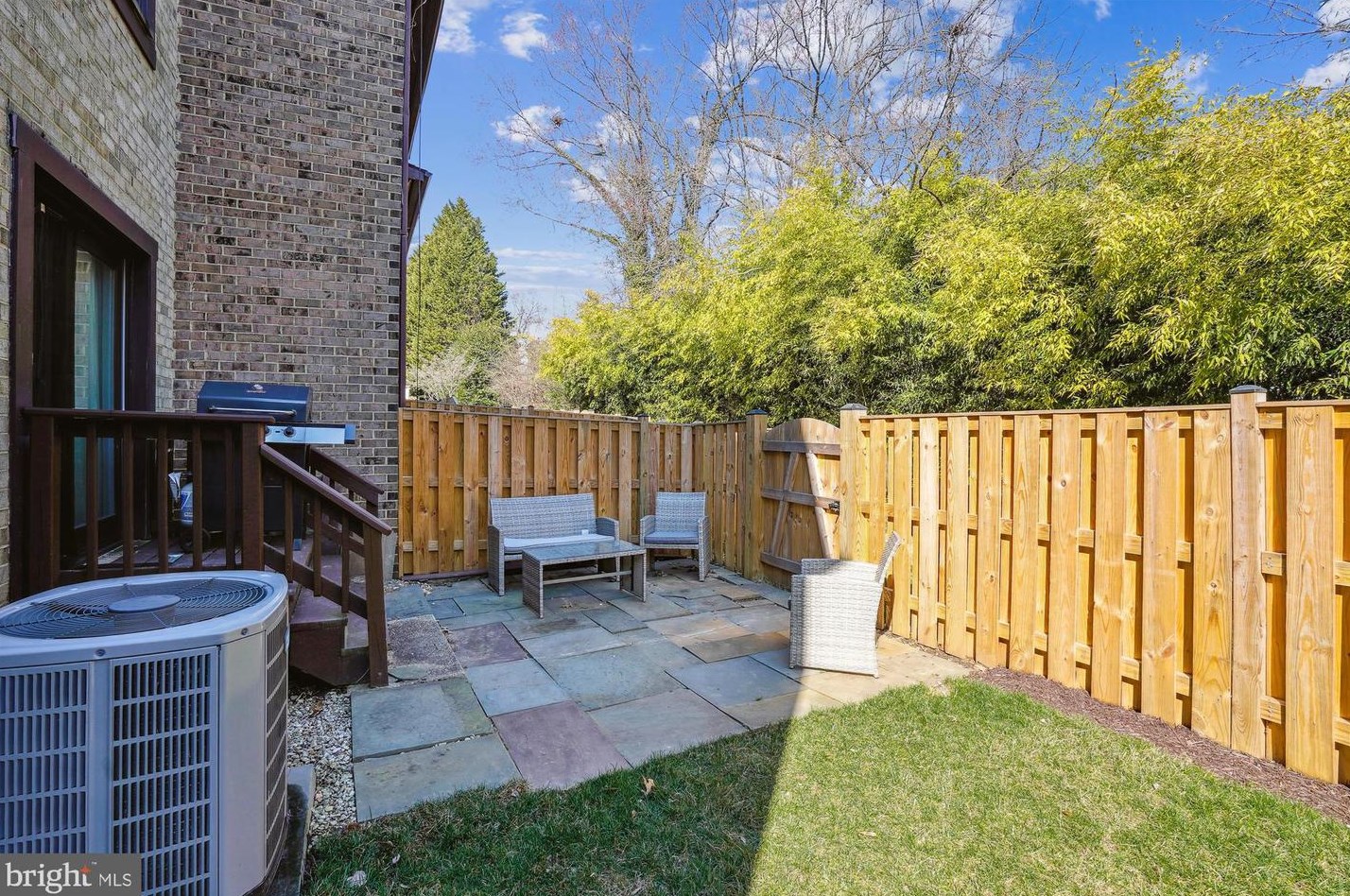 2842 Jermantown Rd, Vienna VA 22124-2513 exterior