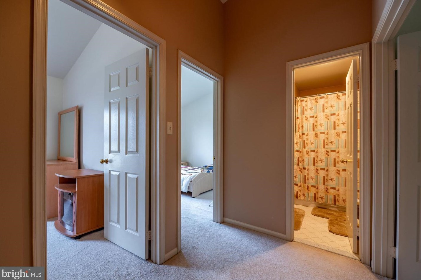 4107 Meadow Field Ct, Fairfax VA  22033-2829 exterior