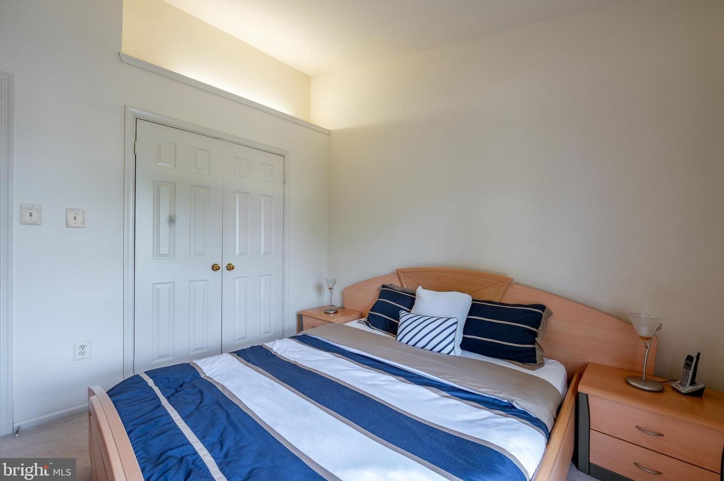 4107 Meadow Field Ct, Fairfax VA  22033-2829 exterior