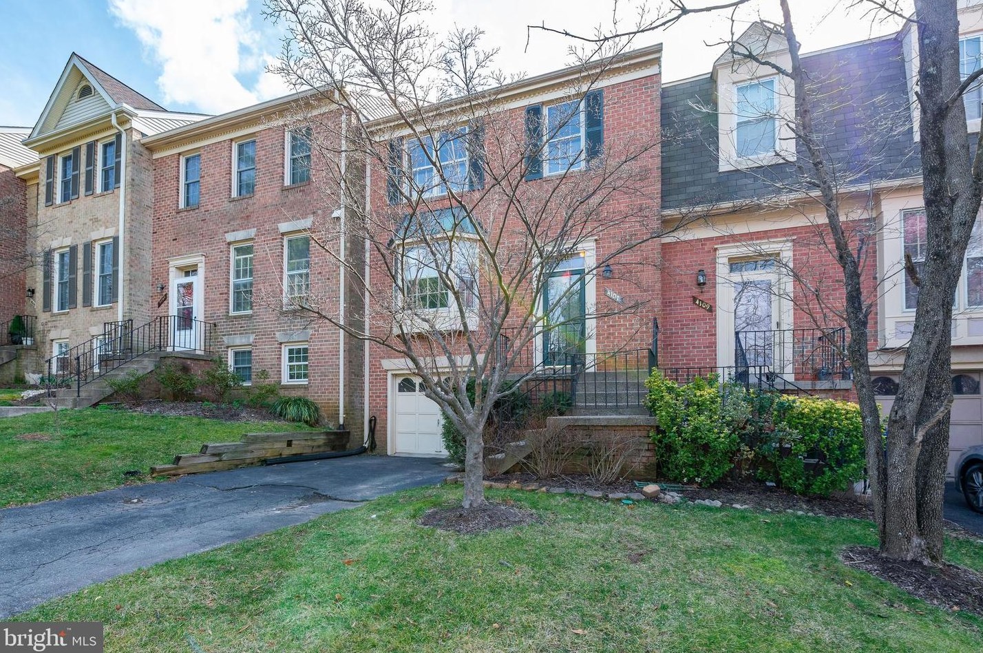 4107 Meadow Field Ct, Fairfax VA  22033-2829 exterior