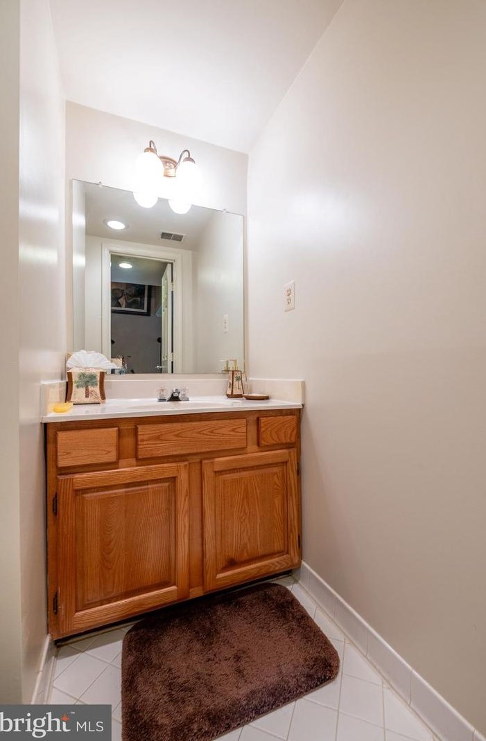 4107 Meadow Field Ct, Fairfax VA  22033-2829 exterior