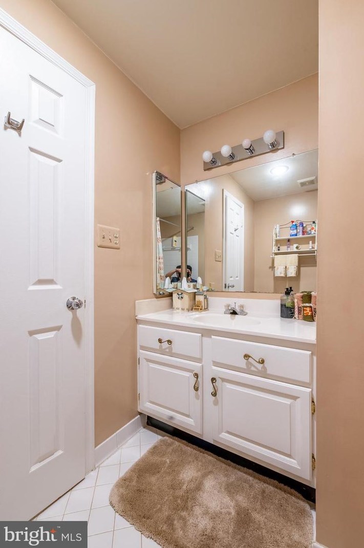 4107 Meadow Field Ct, Fairfax VA  22033-2829 exterior