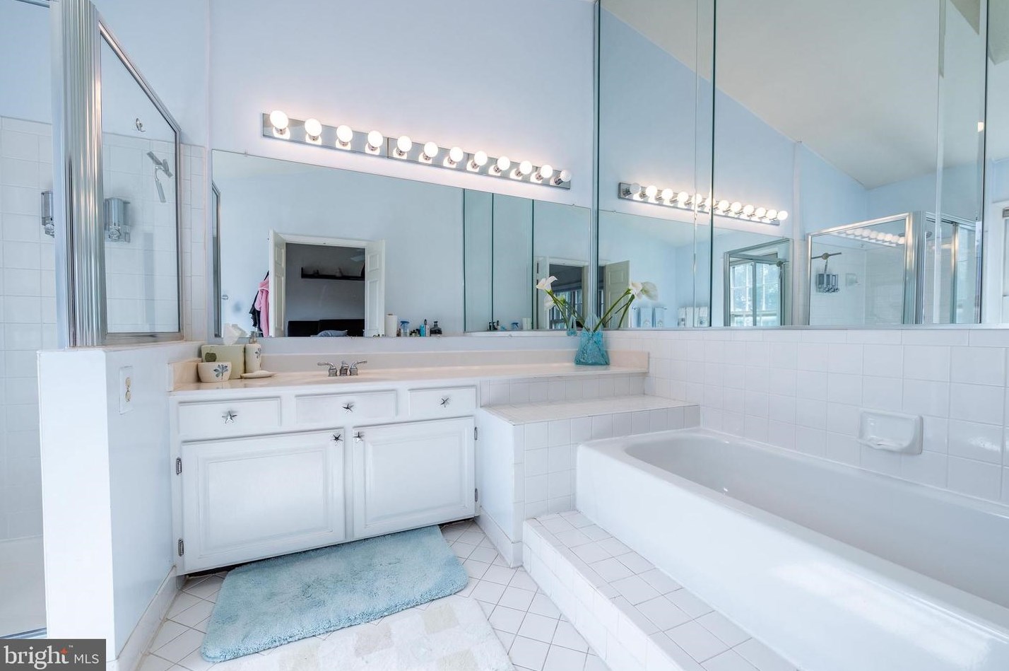 4107 Meadow Field Ct, Fairfax VA  22033-2829 exterior