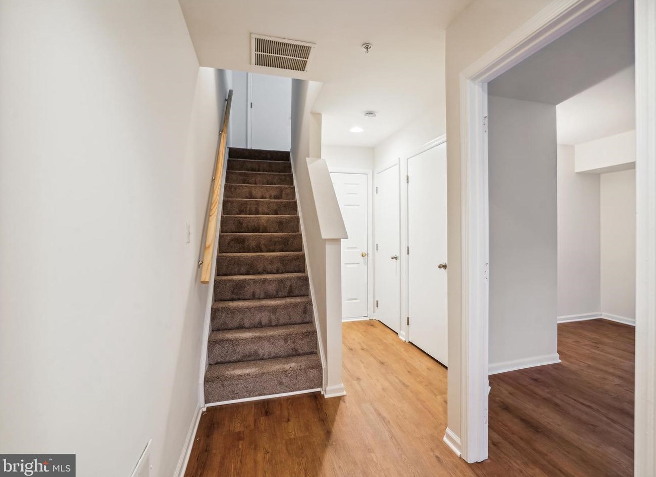 8856 Mansion View Ct, Vienna VA  22182-5521 exterior