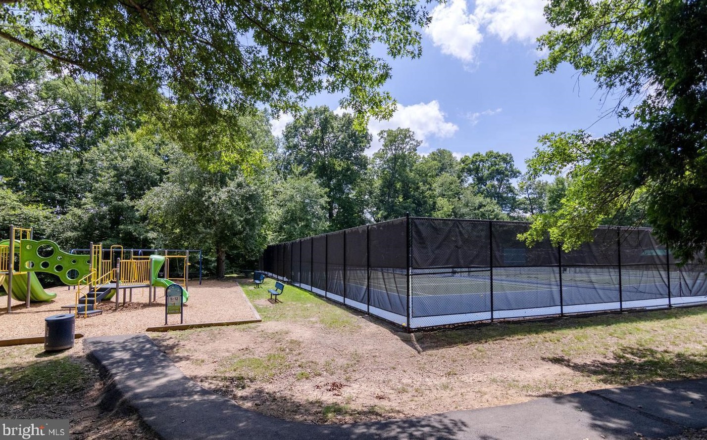 13930 Stonefield Dr, Clifton VA  20124-2546 exterior