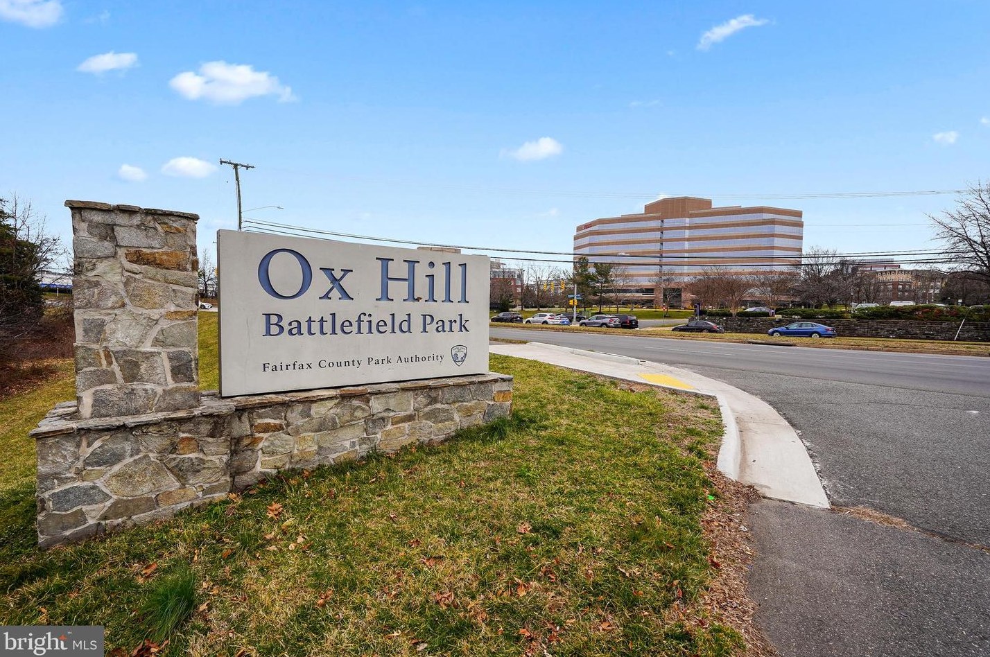 12221 Fairfield House Dr, Fairfax VA 22033-3940 exterior