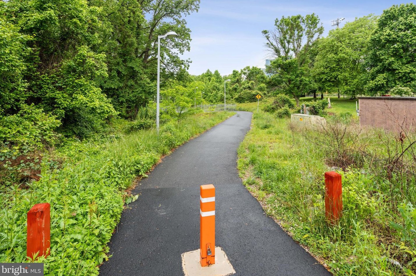 7640 Tremayne Pl, Mc Lean VA  22102-7615 exterior