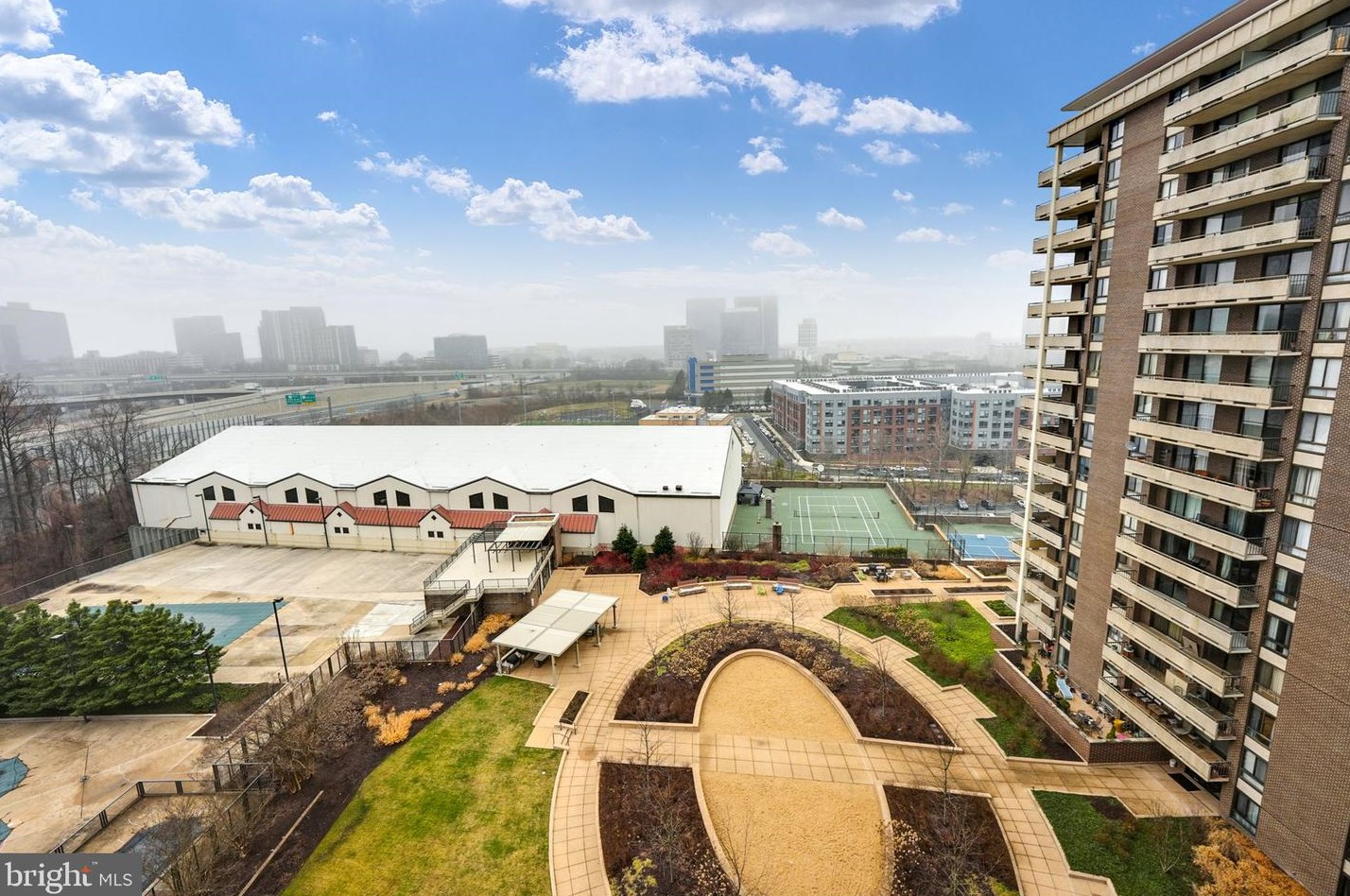 1800 Old Meadow Rd, Mc Lean VA  22102-1899 exterior