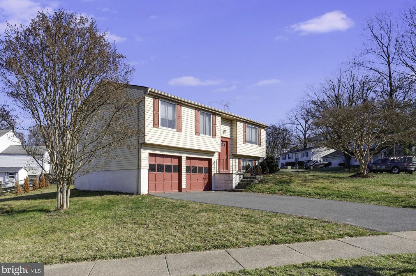 13712 Cabells Mill Dr, Centreville VA  20120-1741 exterior