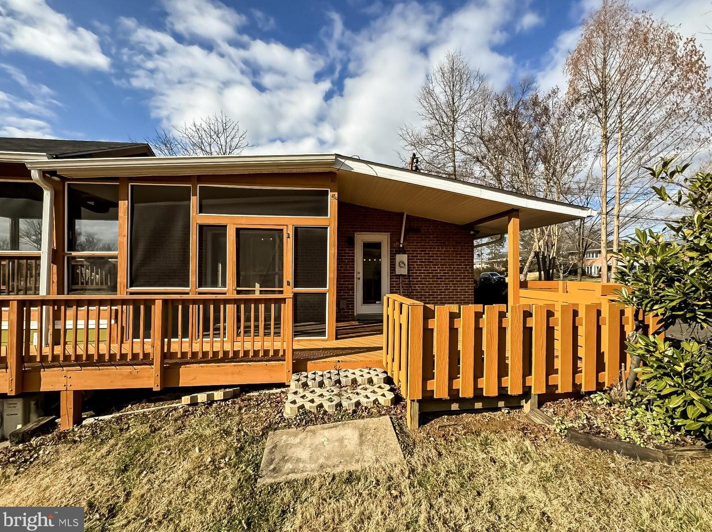 6521 Byrnes Dr, Mc Lean VA  22101-5227 exterior