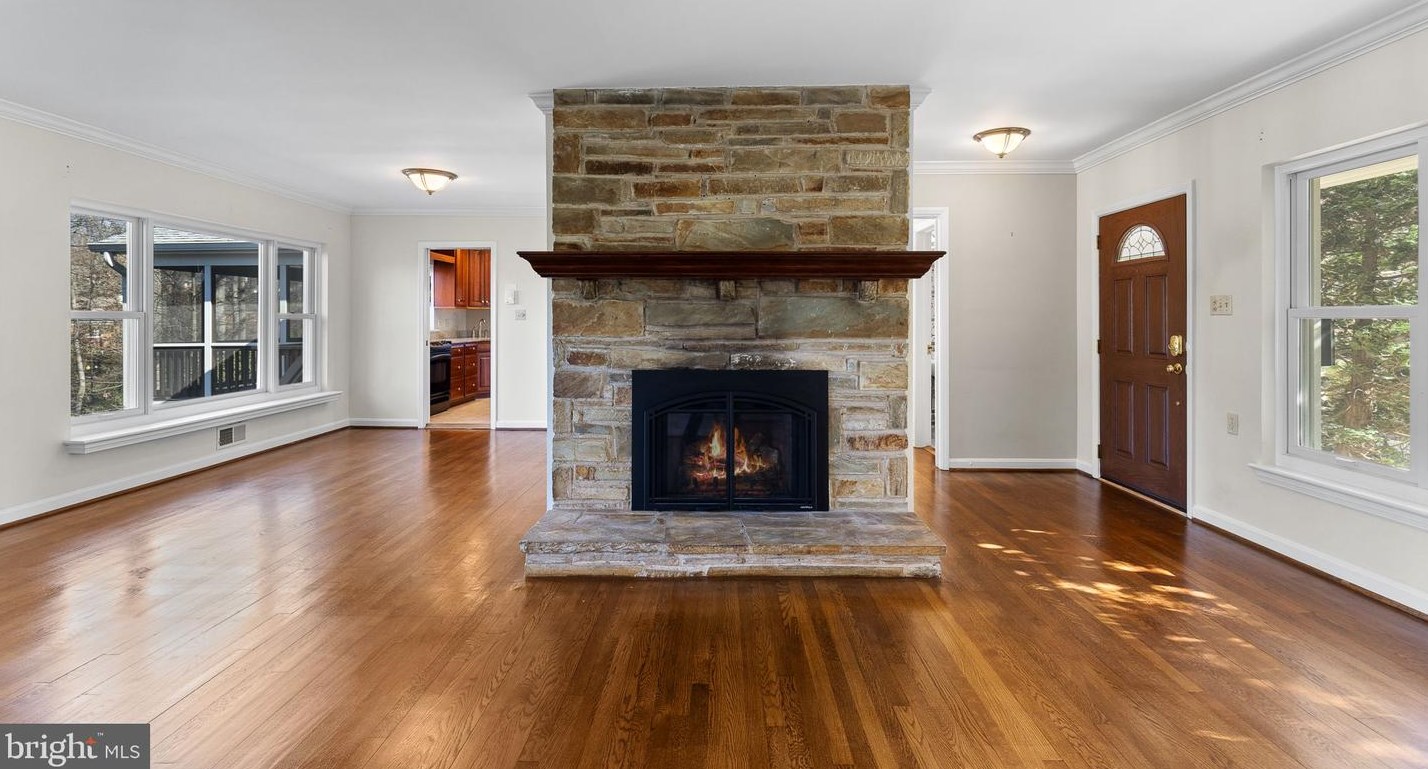 3166 Juniper Ln, Falls Church VA  22044-1814 exterior