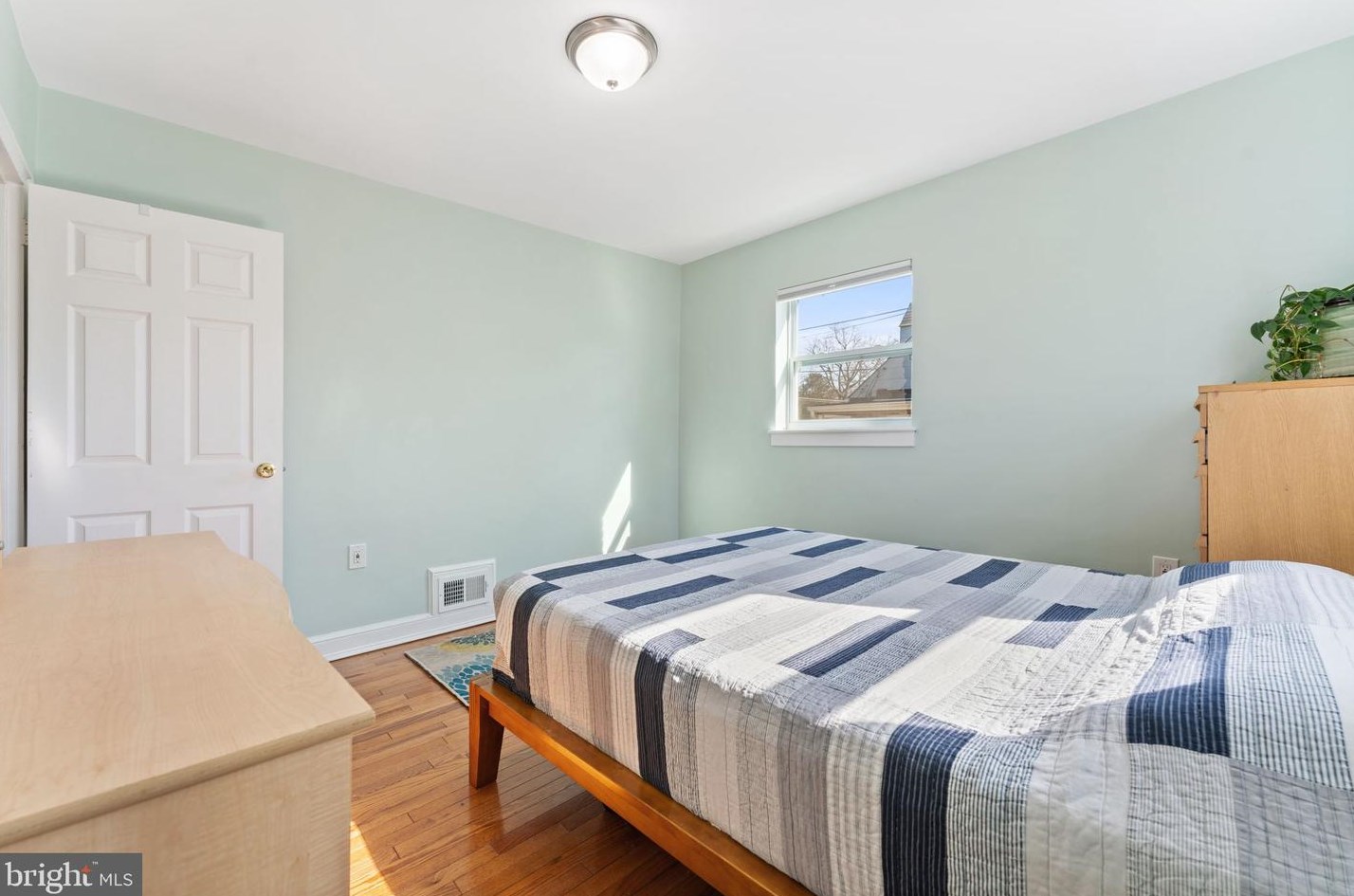 7217 Roosevelt Ave, Falls Church VA  22042-1625 exterior