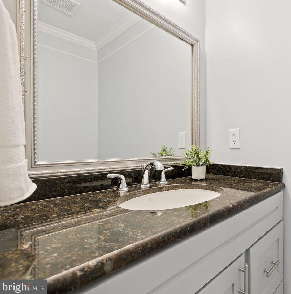 13998 New Braddock Rd, Centreville VA  20121-3440 exterior