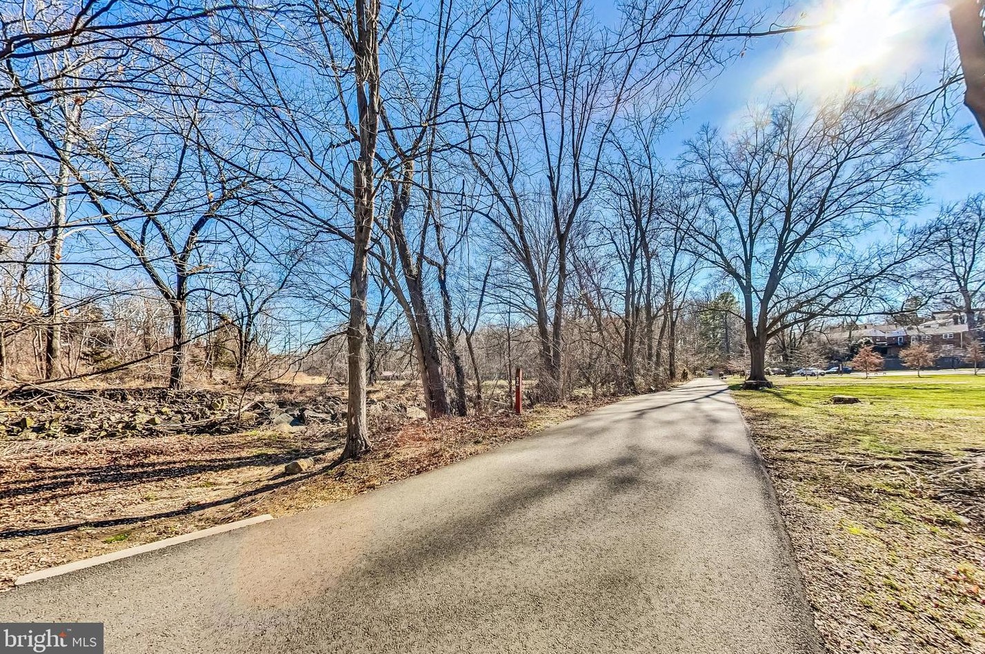 6000 Kelsey Ct, Falls Church VA  22044-2944 exterior