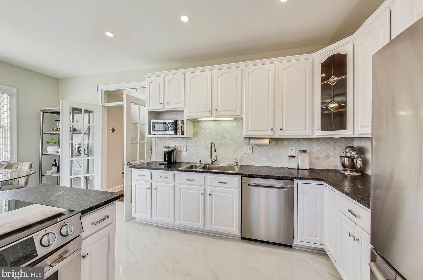 6000 Kelsey Ct, Falls Church VA  22044-2944 exterior