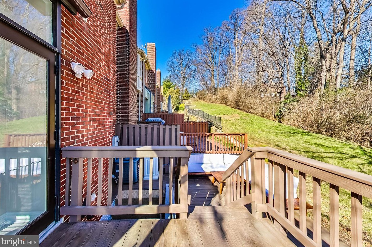 6000 Kelsey Ct, Falls Church VA  22044-2944 exterior