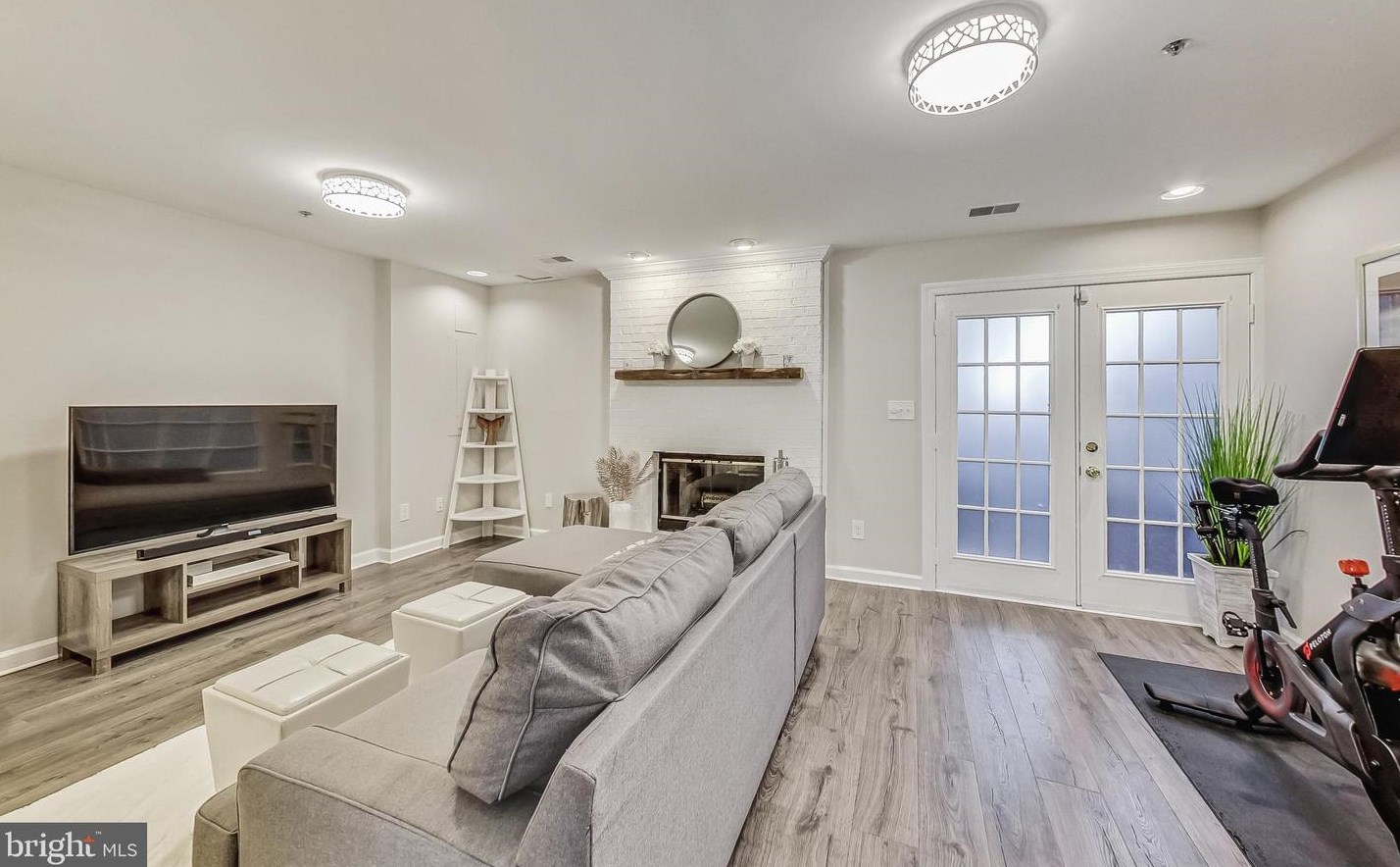 6000 Kelsey Ct, Falls Church VA  22044-2944 exterior