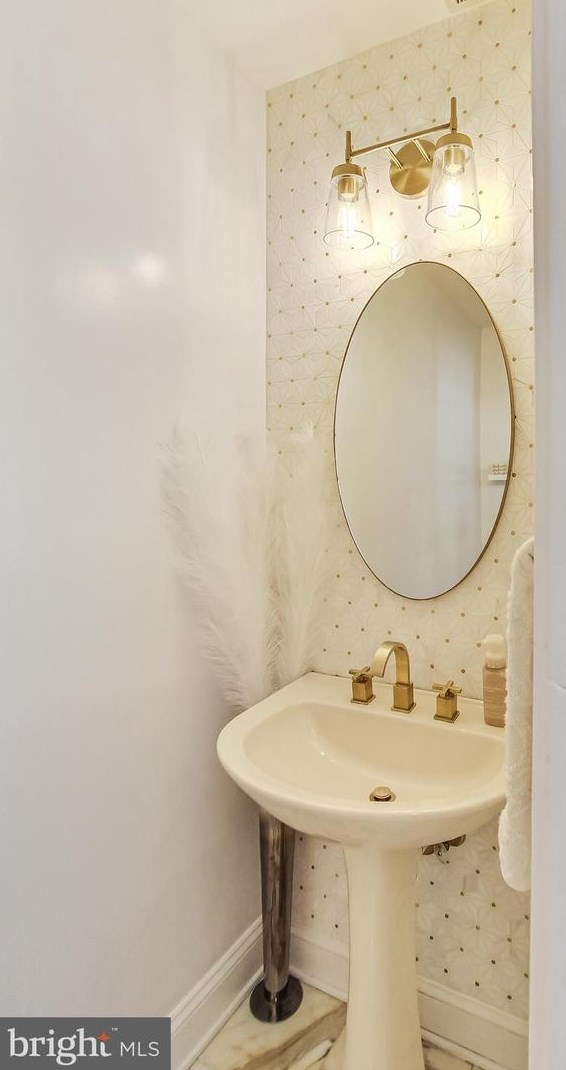 6000 Kelsey Ct, Falls Church VA  22044-2944 exterior