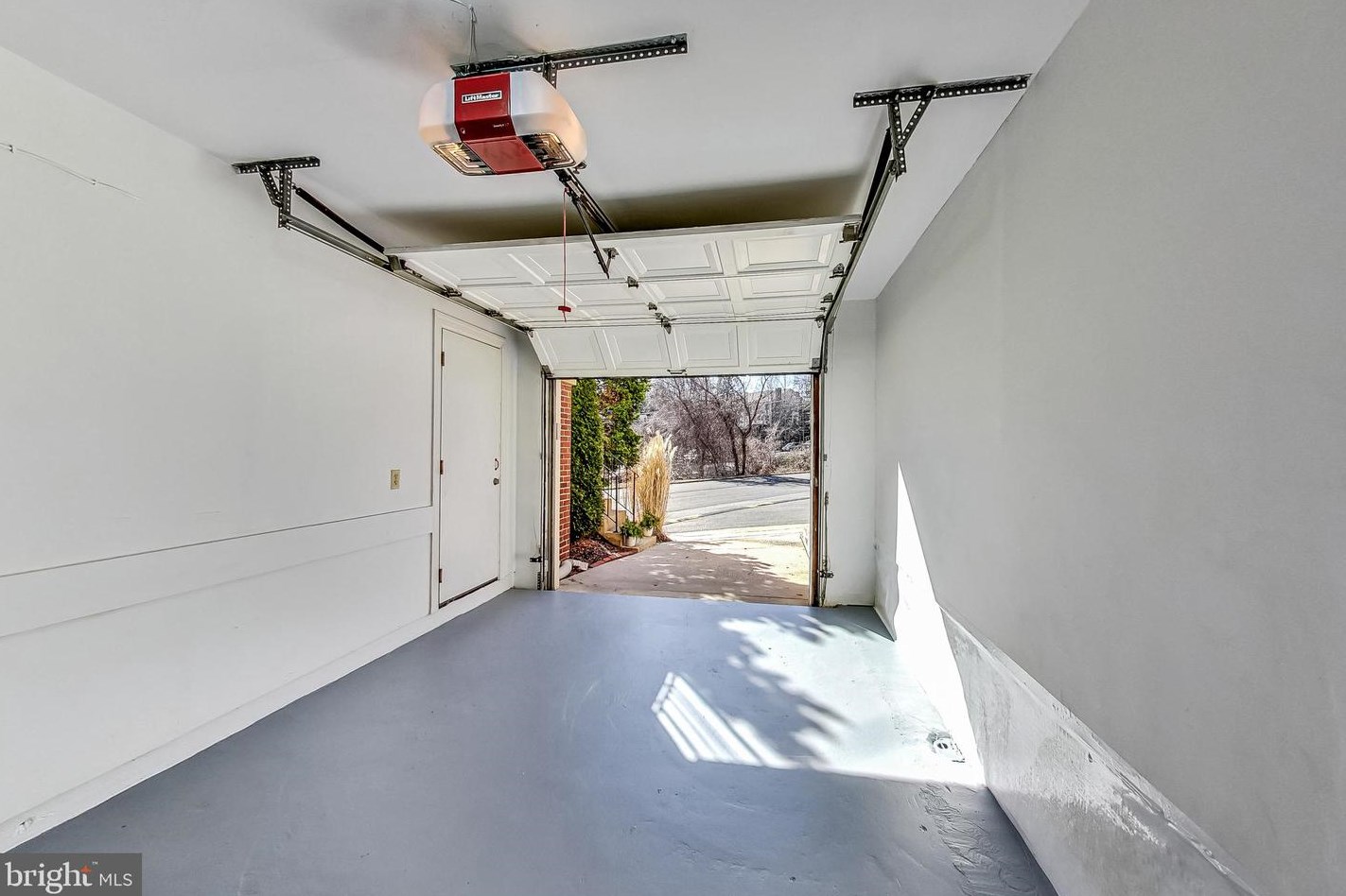 6000 Kelsey Ct, Falls Church VA  22044-2944 exterior