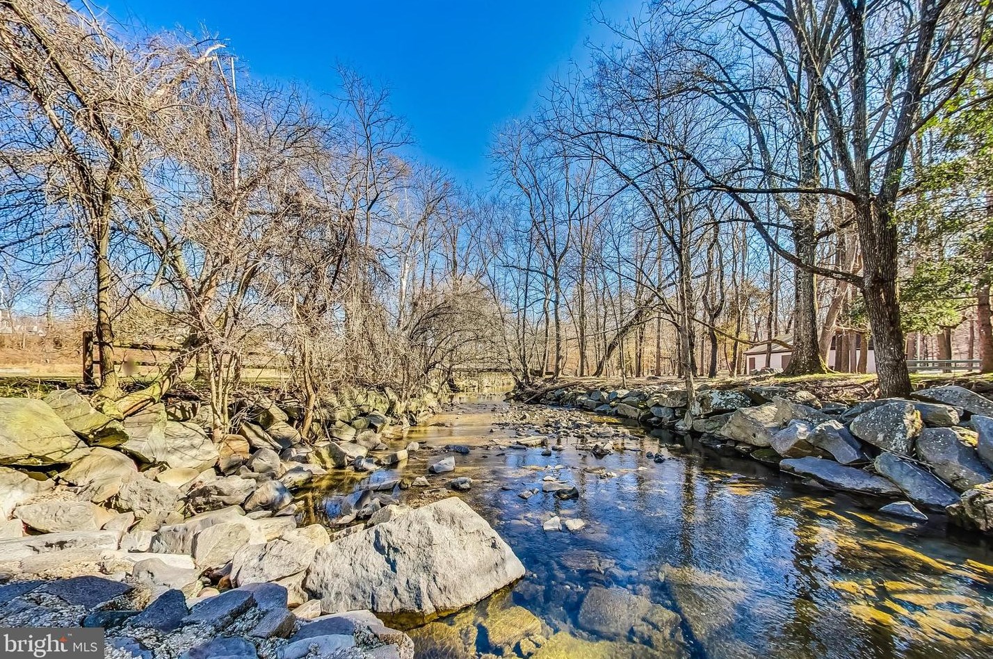 6000 Kelsey Ct, Falls Church VA  22044-2944 exterior