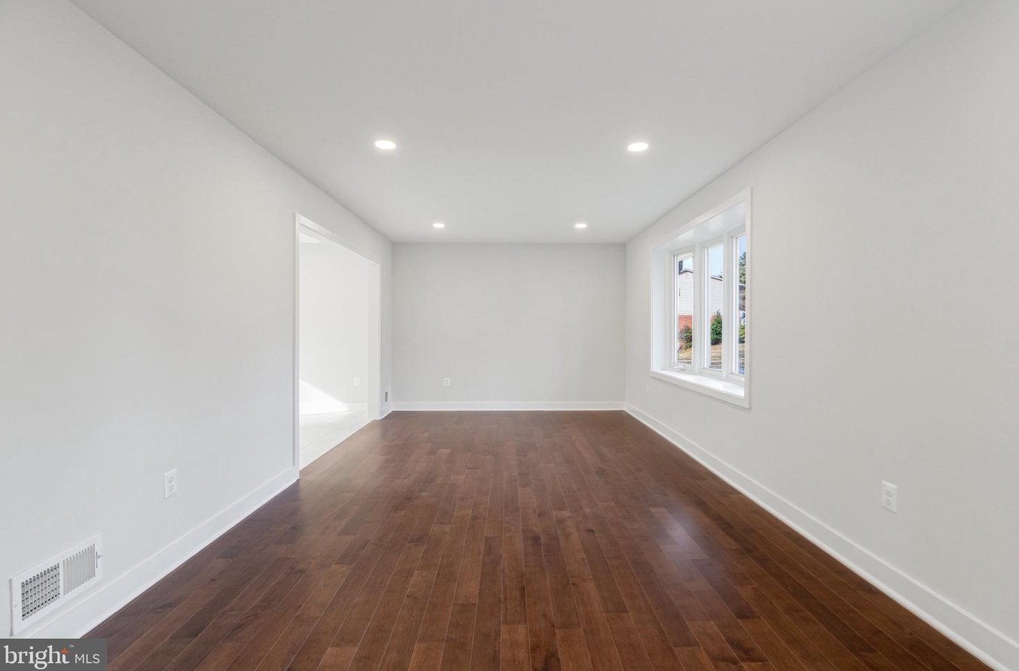 10021 Commonwealth Blvd, Fairfax VA  22032-2702 exterior