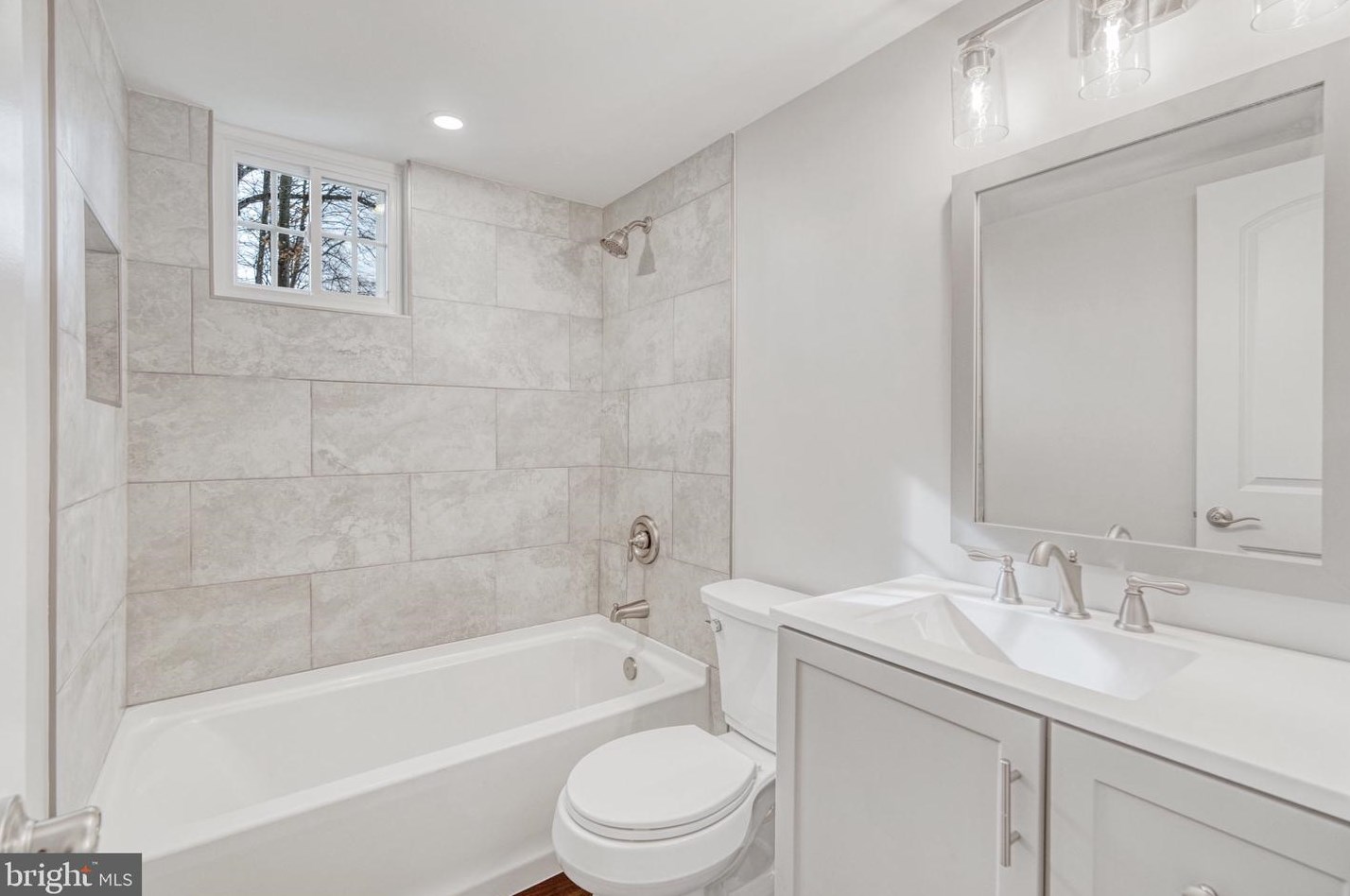 10021 Commonwealth Blvd, Fairfax VA  22032-2702 exterior