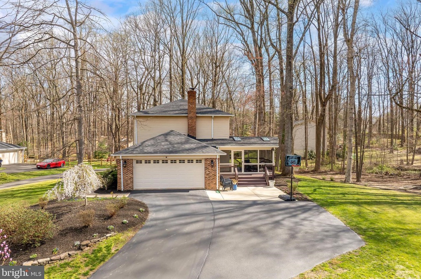 5719 Jonathan Mitchell Rd, Fairfax VA  22039-1402 exterior