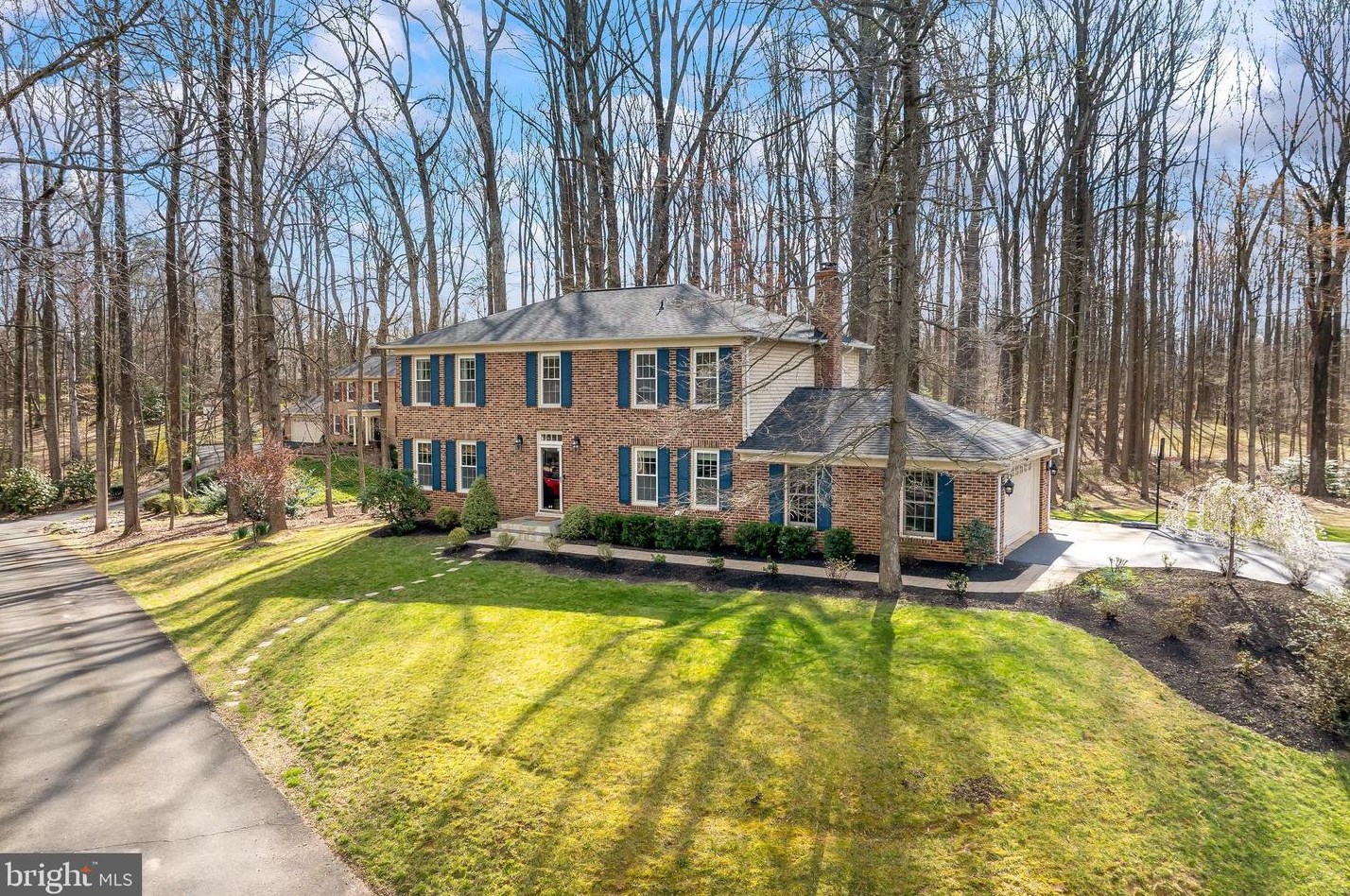 5719 Jonathan Mitchell Rd, Fairfax VA  22039-1402 exterior